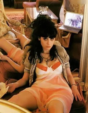 Zooey Deschanel / zooeydeschanel nude photo #0235