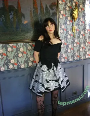 Zooey Deschanel / zooeydeschanel nude photo #0355