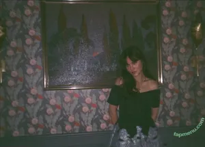 Zooey Deschanel / zooeydeschanel nude photo #0357