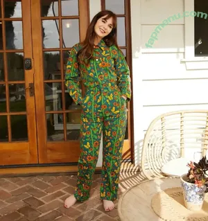 Zooey Deschanel / zooeydeschanel nude photo #0412