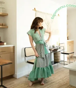 Zooey Deschanel / zooeydeschanel nude photo #0431