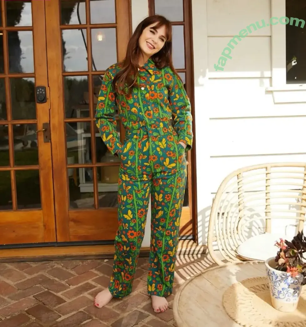 Zooey Deschanel nude photo #0412 (ZooeyDeschanel)