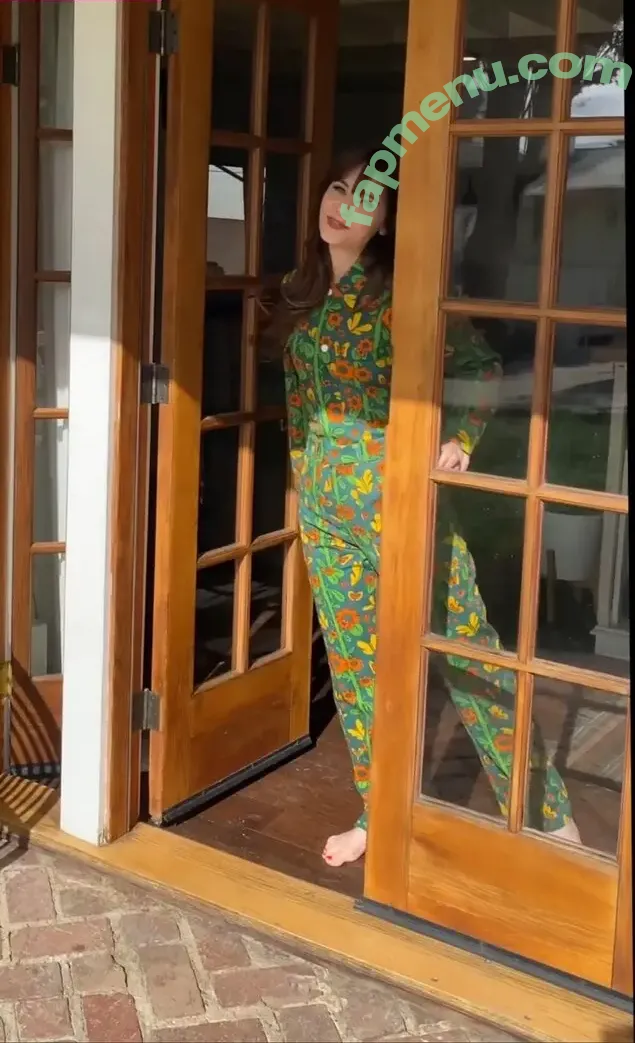 Zooey Deschanel nude photo #0414 (ZooeyDeschanel)