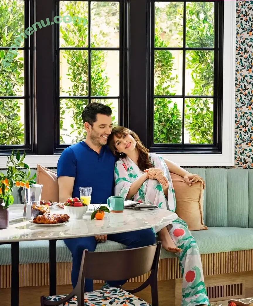 Zooey Deschanel nude photo #0418 (zooeydeschanel)