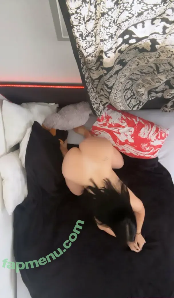 zs1132779 nude photo #0002 (zs1132779)